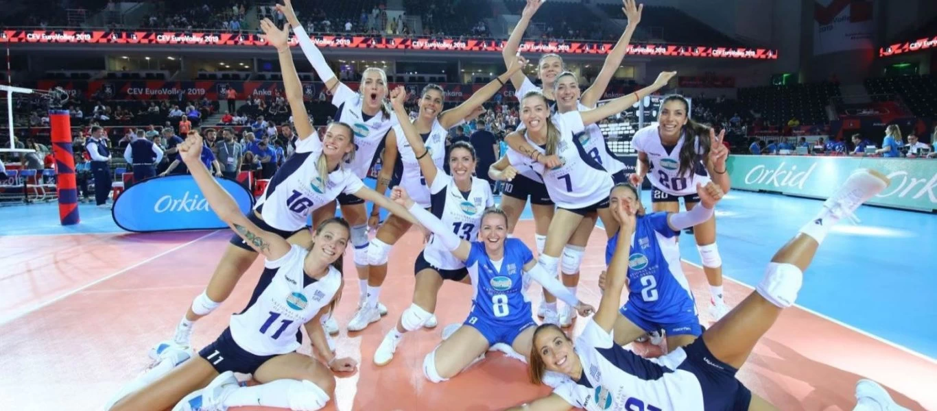 Ευρωβόλεϊ γυναικών: Έξαλλοι πανηγυρισμοί στο λεωφορείο για την πρόκριση στους «16» (βίντεο)